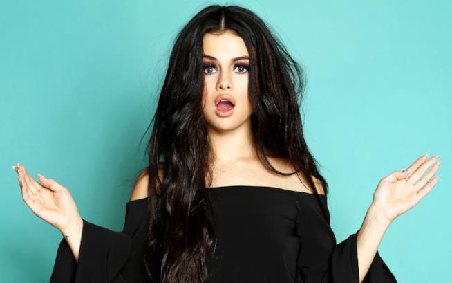 Selena Gomez posa per una foto sexy condivisa sui social Primo piano di Selena Gomez