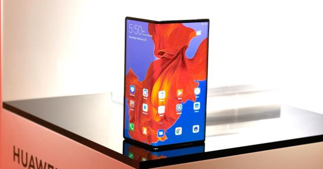 Huawei ha già creato un suo OS, nel caso in cui dovesse abbandonare Android Foto di Huawei Mate X scattata al MWC2019