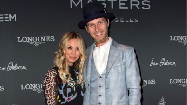 Il debuto ufficiale di Kaley Cuoco e Karl Cook come coppia sul red carpet Kaley Cuoco e Karl Cook sul red carpet del Longines Master Los Angeles Gala