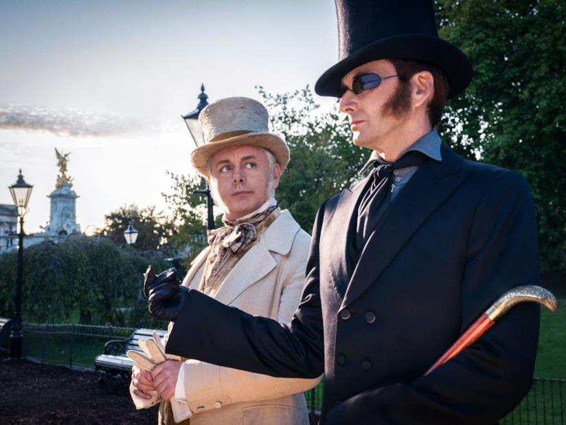 Good Omens: Gaiman parla del sequel e dell'arrivo di Jon Hamm nel cast Good Omens, un'immagine dalla miniserie
