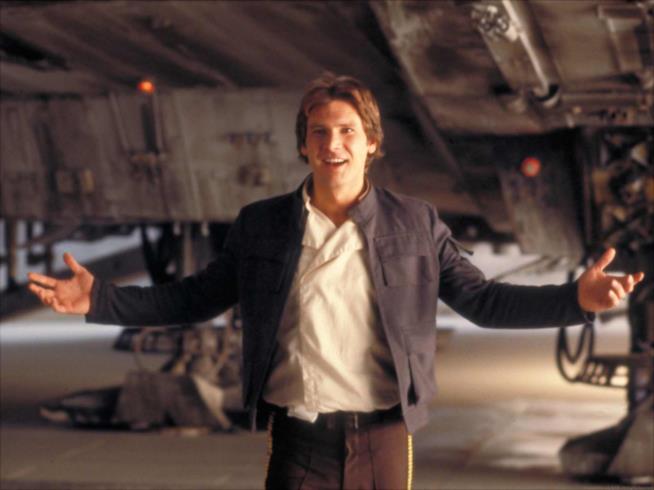 Han solo e la sua giacca che è andata all'asta Harrison Ford nei panni d Han solo, sorridente e con le braccia aperte