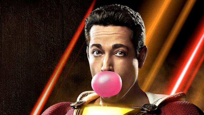 Shazam! è una delizia: le prime reazioni della critica al film Un primo piano di Zackary Levi nel poster di Shazam!