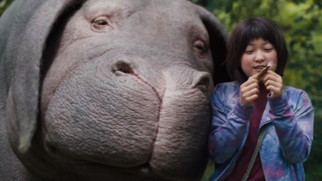 Okja, la recensione: un dolce super maiale affronta il vorace capitalismo alimentare Okja e Mija