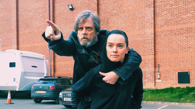 Mark Hamill e Daisy Ridley ricreano l'allenamento di Luke con Yoda Gli attori di Star Wars 8, Mark Hamill e Daisy Ridley