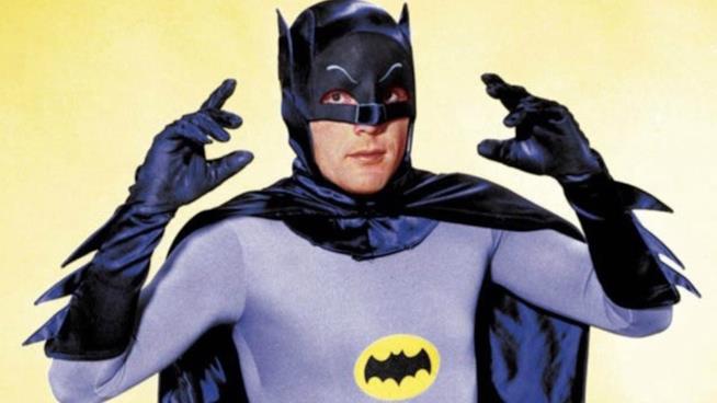 Adam West è stato ricordato a Los Angeles Un'immagine dell'attore Adam West