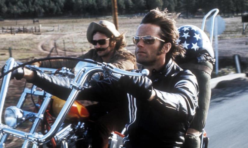 Addio a Peter Fonda, l'attore simbolo del film cult Easy Rider Peter Fonda e Dennis Hopper in una scena di Easy Rider