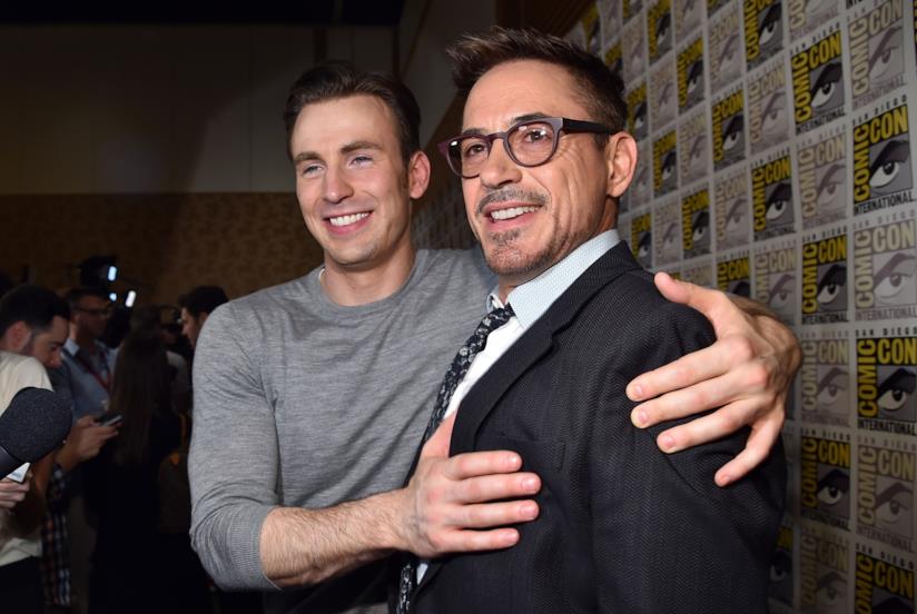 Robert Downey Jr. ha fatto gli auguri di buon compleanno a Chris Evans su Twitter Chris Evans insieme a Robert Downey Jr.