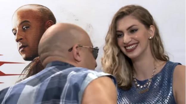 Vin Diesel ci prova con la giornalista Vin Diesel importuna Carol Moreira