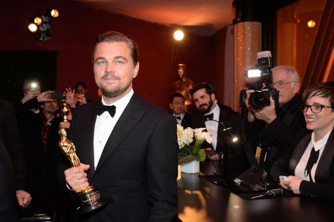 Leonardo DiCaprio deve restituire una statuetta d'oro Leonardo DiCaprio, vincitore dell'Oscar nel 2016 come Miglior attore protagonista