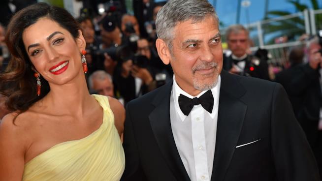 George Clooney, un tosaerba come regalo di compleanno da Amal George Clooney e la moglie Amal