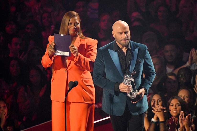 John Travolta scambia una Drag Queen per Taylor Swift John Travolta e Queen Latifah ai VMA 2019