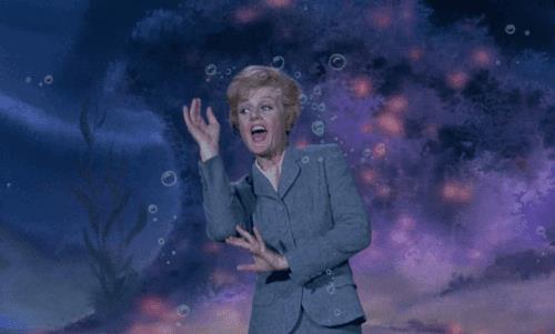 È stato svelato quale personaggio interpreterà Angela Lansbury in Mary Poppins Returns Angela Lansbury al 25mo anniversario del Classico Disney La Bella e La Bestia