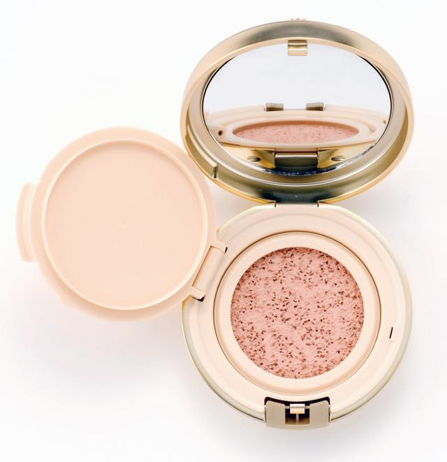La collezione make up ispirata a Lady Oscar "Oscar & Andre Noble Love": il fondotinta refill