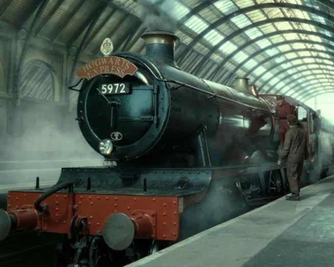 Da maggio 2019 anche i babbani potranno salire sul vero Hogwarts Express La locomotiva dell'Hogwarts Express