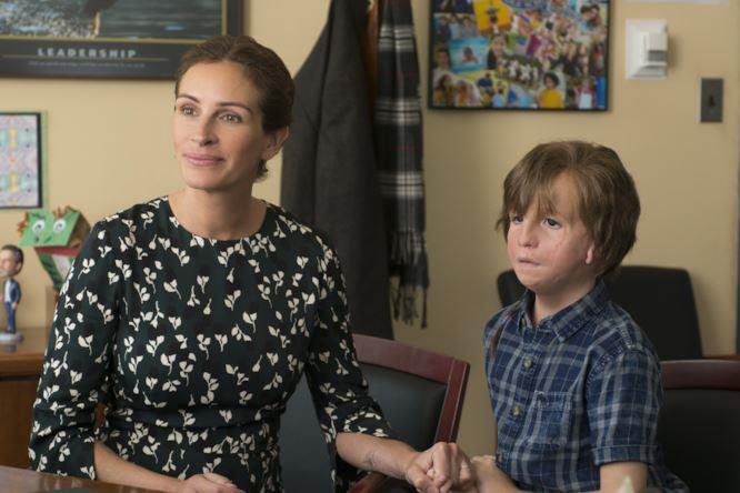 Wonder - La storia vera che ha ispirato libri e film Una scena di Wonder, con Auggie e la mamma