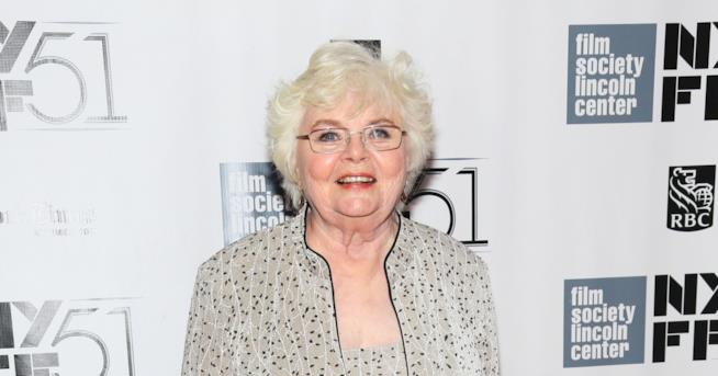 June Suibb sarà l'amata nonna di Sheldon nella nona stagione di The Big Bang Theory Un'immagine promozionale di June Squibb, nonna di Sheldon nella nona stagione di The Big Bang Theory