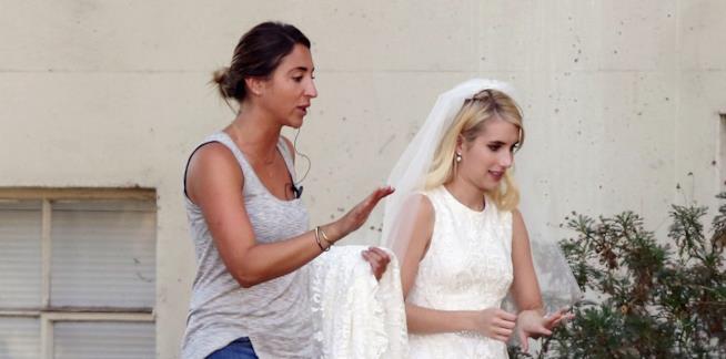 emma roberts wedding dress taylor lautner gruesome face queens set 04