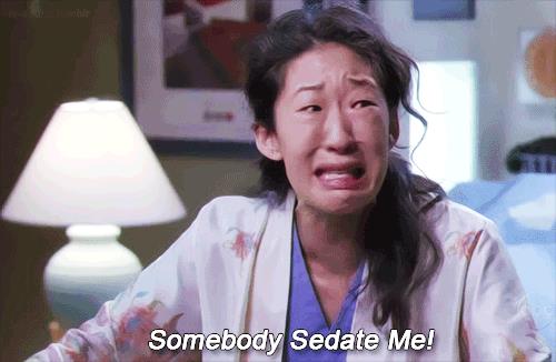 Una gif di Cristina Yang Cristina Yang: somebody sedate me