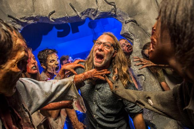 Greg Nicotero in uno scatto sul set Greg Nicoter, executive producer di The Walking Dead