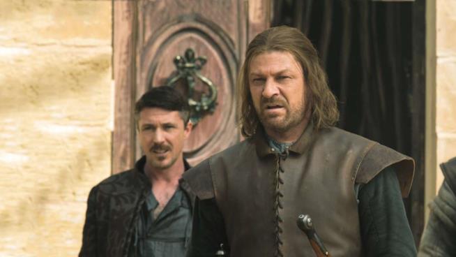 Game of Thrones: Sean Bean ricorda la morte di Ned Stark e parla della serie Ned Stark e Ditocorto in Game of Thrones 1