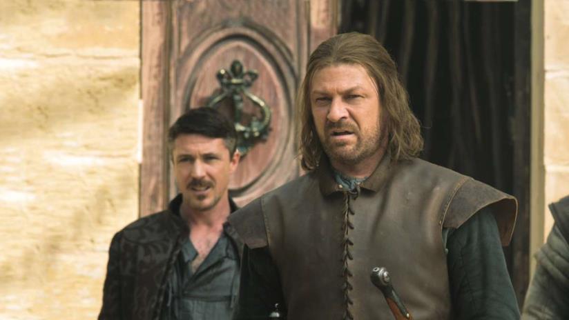 Game of Thrones: Sean Bean ricorda la morte di Ned Stark e parla della serie Ned Stark e Ditocorto in Game of Thrones 1