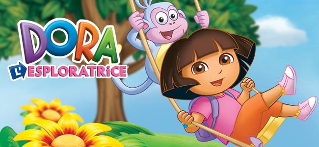 Dora Dora l'esploratrice sull'altalena insieme alla scimmietta