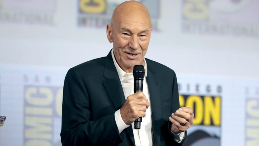 Sir Patrick Stewart legge un sonetto al giorno durante l'isolamento da coronavirus Sir Patrick Stewart al Comic Con di San Diego