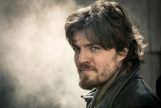 Cormoran Strike, nuova serie HBO Tom Burke, un primo piano dell'attore che interpreta Cormoran Strike