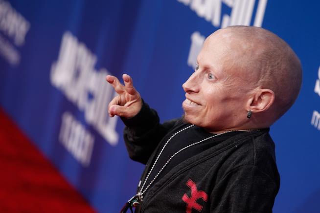 Verne Troyer è morto per suicidio dovuto a intossicazione da alcool Verne Troyer