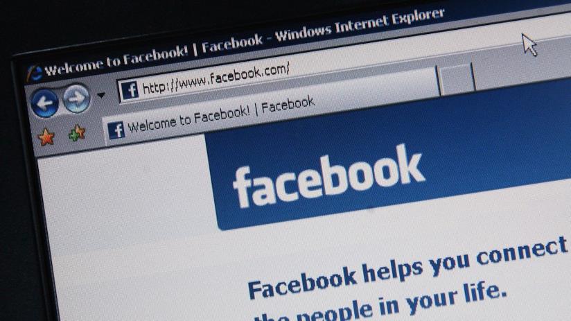 Facebook, l'hacker che voleva cancellare il profilo del fondatore rompe la promessa Pagina d'accesso a Facebook