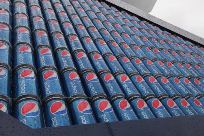 La nonna d'America che si disseta solo con la Pepsi da 64 anni Pepsi in lattina