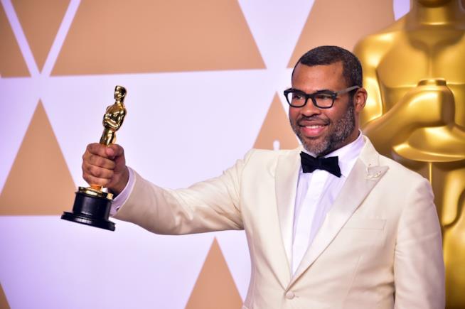 Jordan Peele produrrà il remake di Candyman Il regista Jordan Peele durante la notte degli Oscar