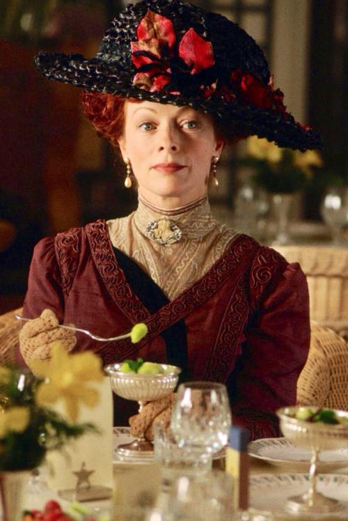 Ruth DeWitt Bukater Ruth DeWitt Bukater in una scena di Titanic