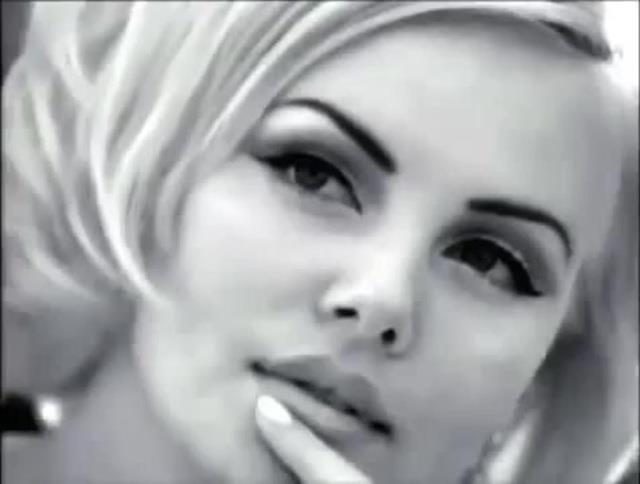Charlize Theron nello spot Martini Charlize Theron: lo spot Martini