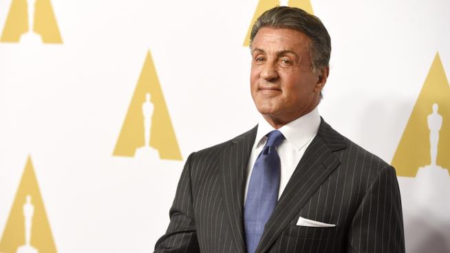 Il super allenamento di Sylvester Stallone a 71 anni Sylvester Stallone sul red carpet degli Oscar