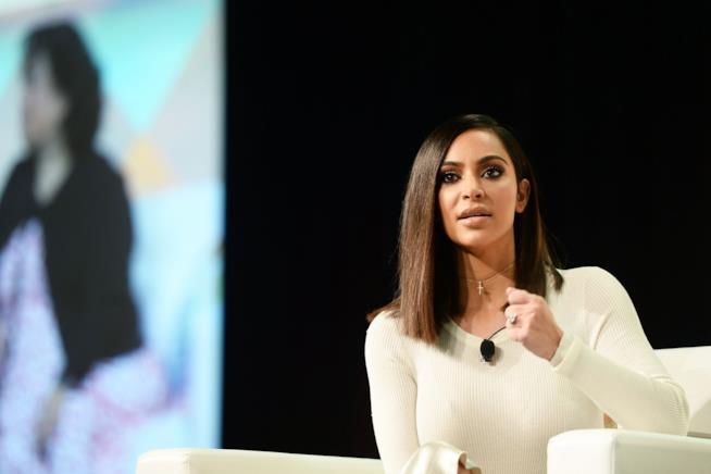 Kim Kardashian minacciata con una pistola a Parigi Primo piano di Kim Kardashian
