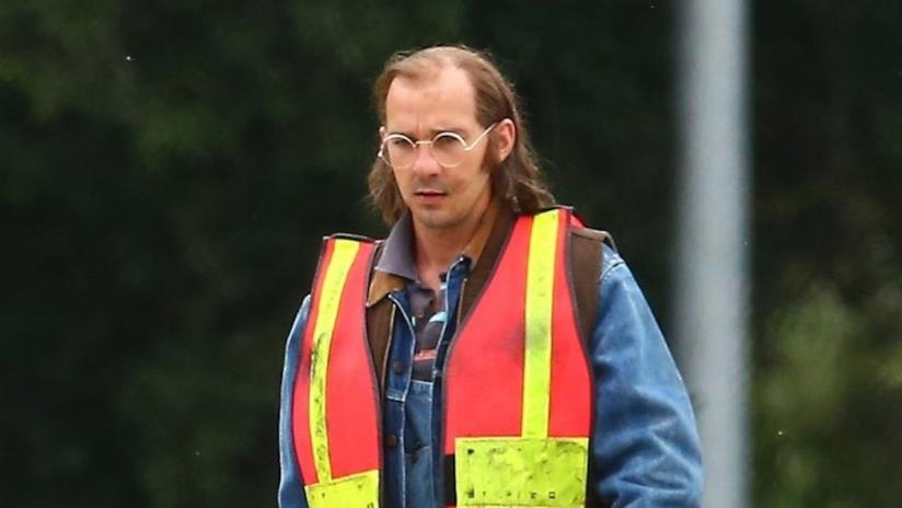 Shia LaBoeuf è suo padre nella prima foto dal film Honey Boy Un irriconoscibile Shia LaBoeuf nella prima immagine dal film Honey Boy