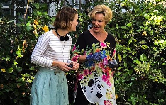 American Horror Story: Apocalypse, il ritorno di Jessica Lange nella nuova immagine Sarah Paulson e Jessica Lange sul set di American Horror Story: Apocalypse