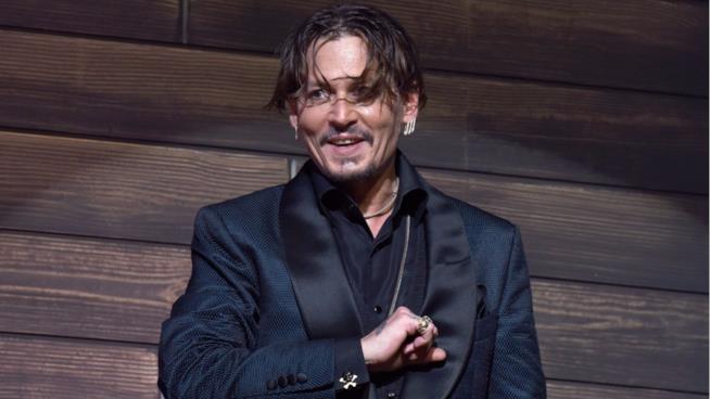 Il giudice dà ragione (in parte) a Johnny Depp: le accuse di spese folli avanzate dagli ex manager sono irrilevanti Johnny Depp alla presentazione di Pirati dei Caraibi in Giappone