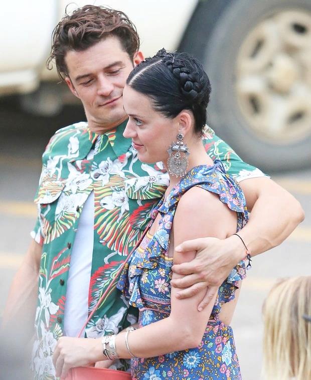 Orlando Bloom e Katy Perry stanno insieme Orlando Bloom e Katy Perry teneramente abbracciati
