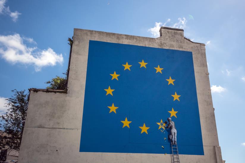 Banksy commenta con ironia la rimozione del suo murale Brexit Murale Brexit di Banksy