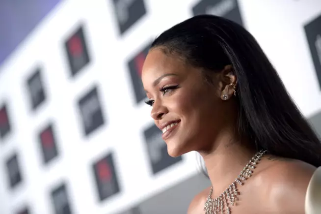 Rihanna debutterà nella serie TV Bates Motel Rihanna a un evento di gala
