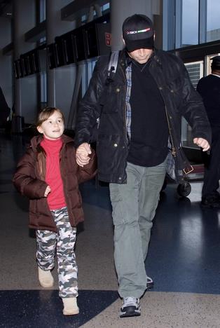 Matt LeBlanc con la figlia Marina Matt LeBlanc tiene per mano una piccola Marina