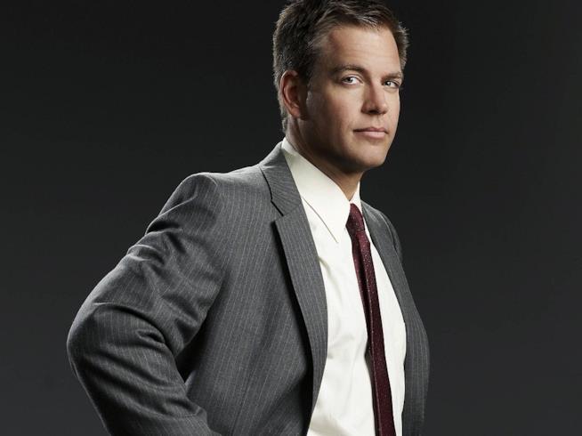 Michale Weatherly spiega la sua decisione di lasciare N.C.I.S. Tony DiNozzo in giacca e cravatta