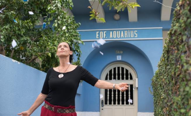 Aquarius, la recensione: Sonia Braga e le donne di ieri, oggi e domani Sonia Braga in Aquarius