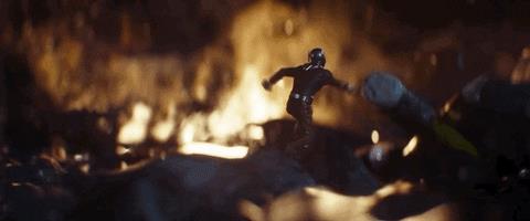 Ant-Man è travolto da esplosioni nel nuovo trailer di Avengers: Endgame Scena del trailer di Avengers: Endgame con Ant-Man che fugge da alcune esplosioni