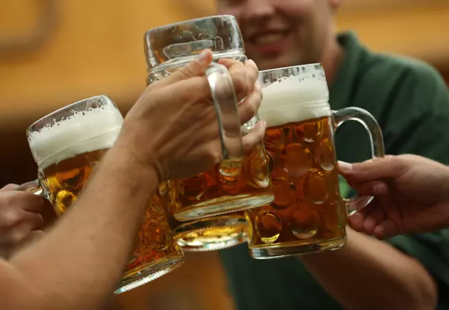 Truppe USA bevono tutte le scorte di birra di Reykjavík in un weekend Militari USA brindano a Reykjavík