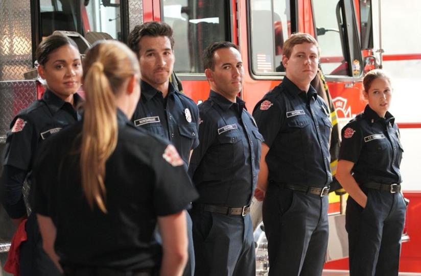 Station 19, stagione 3: nel quarto episodio la linea del nuovo Capitano e uno sguardo al passato di Jack I pompieri della Caserma 19 ascoltano il discorso del nuovo Capitano Maya Bishop