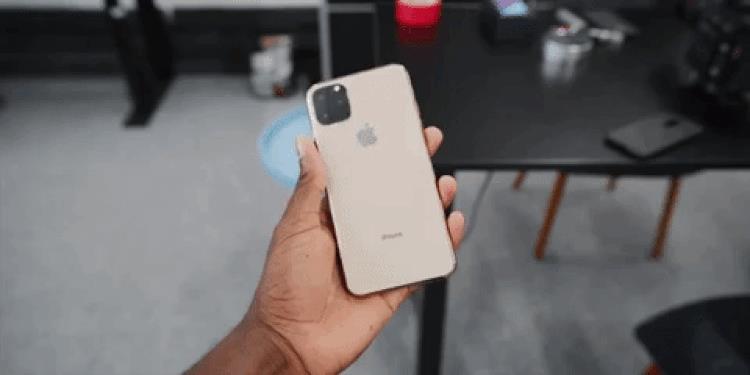 iPhone 2019: novità sotto la scocca ma non nel design Il mockup di iPhone XI