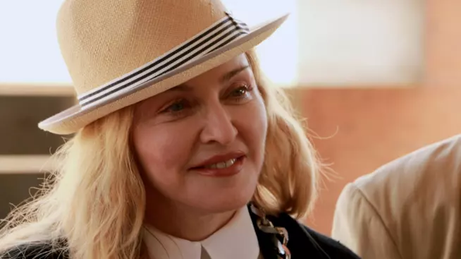 Madonna sta per adottare altri due bambini africani? Primo piano di Madonna